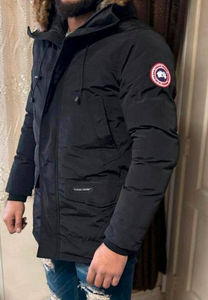 #قطعة مميزة قياس xl اصلية ماركة كندا كوس وزن 85.90 لون اسود للحجز والاستفسار مراسلة الصفحة أو الاتصال على الهاتف المخصص ☎️ *********** العنوان بغداد العطيفية شارع المحكمة مجاور حلويات القند الفرع الثاني بغداد علي الصالح حي المعتصم قرب مجمع رويل ستي خدمة توصيل لجميع المحافظات #العراقية.
