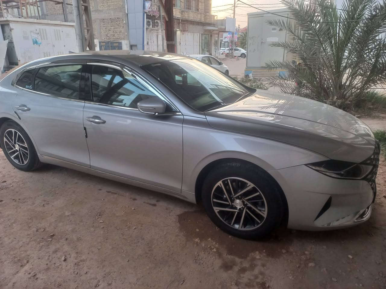 هونداي  بلادي لون سلفر للبيع غاز بلادي مرقم قادسيه كشنات جلد اوف وايت كهربائيه حساسات كامره خلفيه رادارات كير طياري توقف ذاتي مواصفات فول الفول مكفوله كفاله عامه السعر ٢٢٥ورقه مع المجال البسيط الديوانيه ***********
