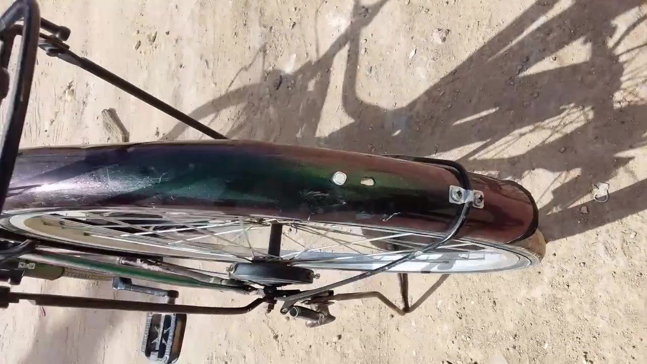 سلام عليكم بايسكل بناتي 26 للبيع فول نضافه ماعايزه كل شي تعال ومشي السعر 120 وبيه مجال قليل ميسان حي الرحمه الولا *********** واتساب فقط
