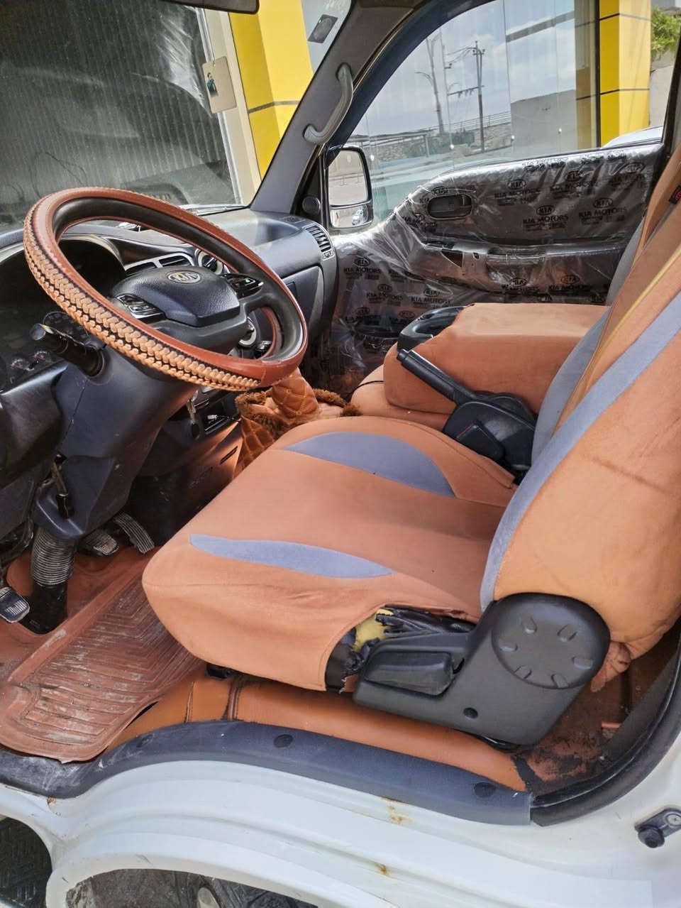 سلام عليكم من رخصت لادمن
للبيع كيا موديل 2013 رقم انبار جديد
شاصي مكفول كير محرك اكسل كلها كفاله تبريد ثلج
تخم تاير سنويه لل2029
بيها مكانات صبغ بدون ضربه سياره كامله وجاهزه للشغل
محجل سستمم 
السعر ب110 وبيها مجال سياره احلا من صور 
للستفسار 
***********
***********
