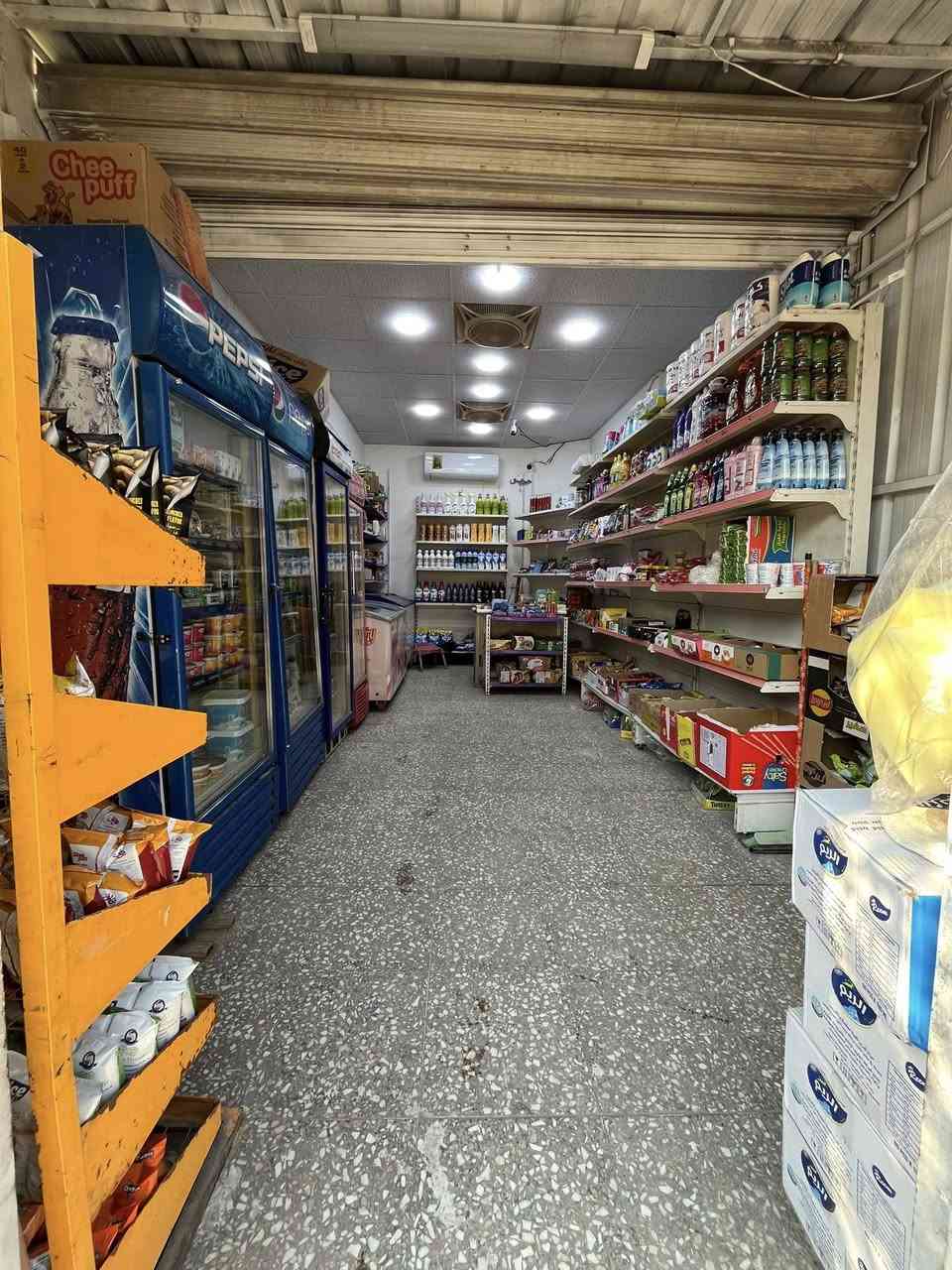 اسواق للبيع 
عرض 3.5 متر ونزالها 7 متر في بغداد منطقه البلديات داخل منطقه سكنيه ما قريب عليها اسواق تقريباً 3 مربعات عليها دخلها اليومي من 400 الى 350 سبب البيع عدم التفرغ تحتوي على 4 برادات عاموديه 
و3 برادات سطحيه (براد سطحي واحد تابع لشركه )بالنسبه للسعر تجي تجرد موادها وتقيم سعرها جاهزة من كل نواحي ومثل مموضح بصور وبالعافيه على الي ياخذها  للاستفسار :- *********** بي واتساب تكدر تتواصل على الواتساب
