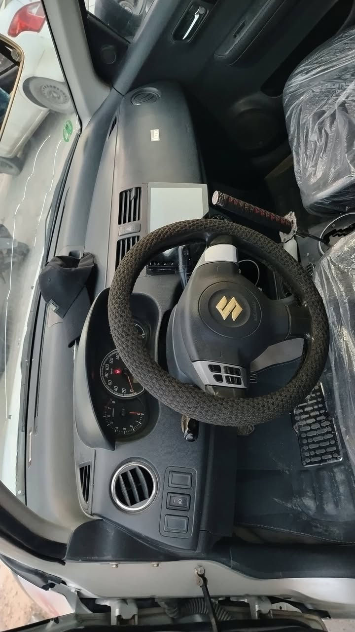 سوزوكي سويفت ٢٠٠٨
سياره جاهزه كل نقص ما فيها 

تبريد حداديه دواخل نظيفه 

فيها طخات بسيطة مامصبوغه 

دوسه فقط مصبوغة كد شبر 

السعر ٥٥ مكاني البصرة تواصل اتصال 

***********

سنويه لغاية ٢٠٢٧ شهر ٦

رقم بصرة مشروع وطني
مكاني البصرة حي الحسين
