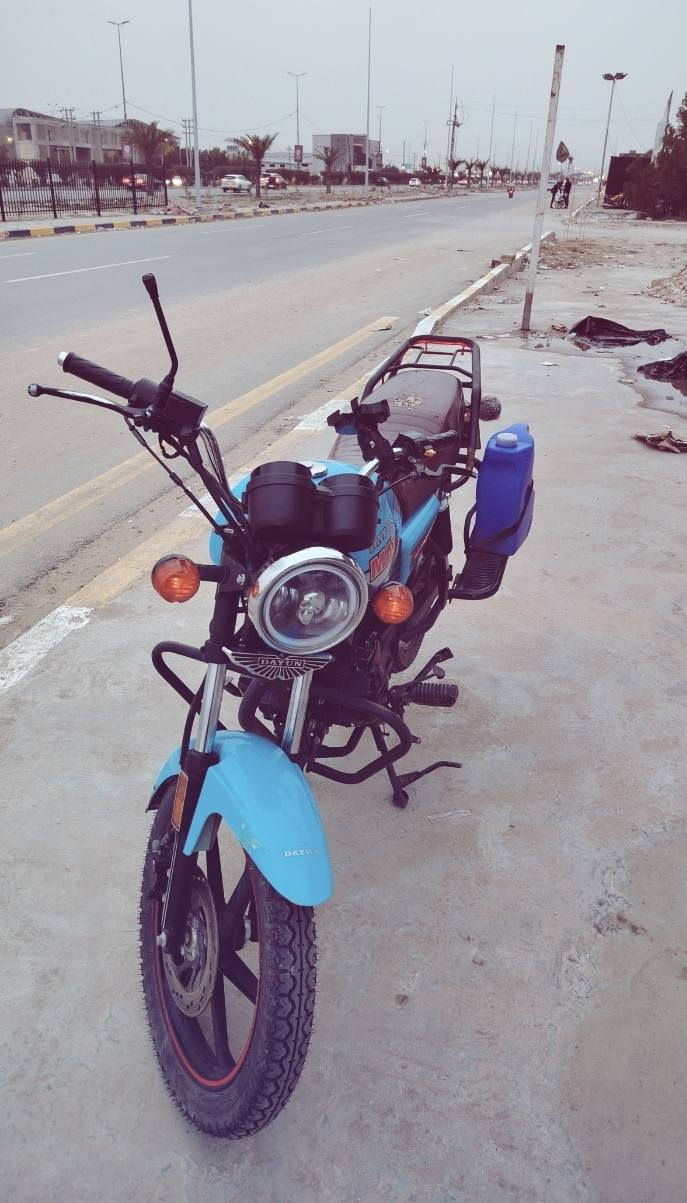 دراجه دايون كلاسك  200cc
رقم وسنويه  بأسمي  موديل2023 دراجه نضيفه 
خير من دراجه مامتعوبه  ترايك وين ماتريد  إني اشتغل حارس موجود بكل وقت *********** موجود واتس إب وخط
السعر 2و350 موقع طريق نجف كربلاء قرب جامعة العميد
