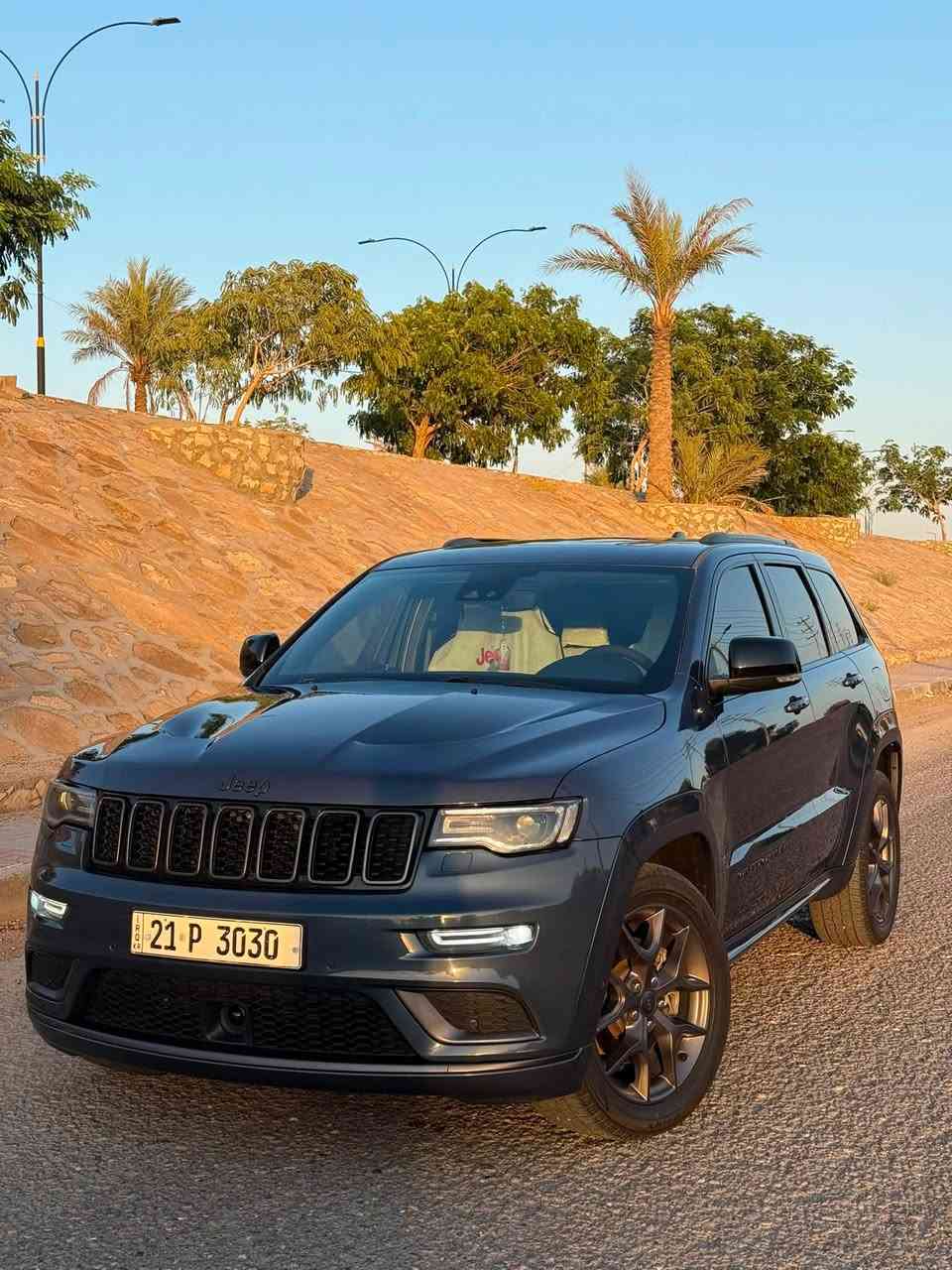 🛑 للبيع: جيب 2020 فئة S (خليجي) بحالة الوكالة ونظيفة جداً جاهزة وما تحتاج أي مصروف.
 الموديل: 2020.
 الفئة: S (أعلى صنف بالمواصفات).
 الوارد: خليجي، وكالة هارلم الرسمية.
 الممشى: 67 ألف مايل حقيقي.
🔹 المواصفات 
 أم الرادارات كاملة (رادار أمامي وخلفي، نظام تحديد المسار، وتنبيه قبل التصادم).
 المحرك والكير: بشرط الفحص ومكفولات كفالة عامة.
 : جاهزة تماماً مع تخم تاير جديد أصلي.
 سقف بانوراما كراسي جلد كهرباء (تدفئة وتبريد) شاشة كبيرة  وبصمة تشغيل وأبواب.
ملاحظه السياره بيها جاملغ امامي السكن مصبوغ اثر شخط بدون فتح او ضربه او اي شي مجرد صبغ اصلي بلادي اثر شخط وما مبين غير هذا مكفوله بشرط من كلشي 
ملاحظه الرقم عادي السليمانية غير هذا .

السعر : 320 بيها مجال قليل 

العنوان : الانبار الرمادي 

***********
