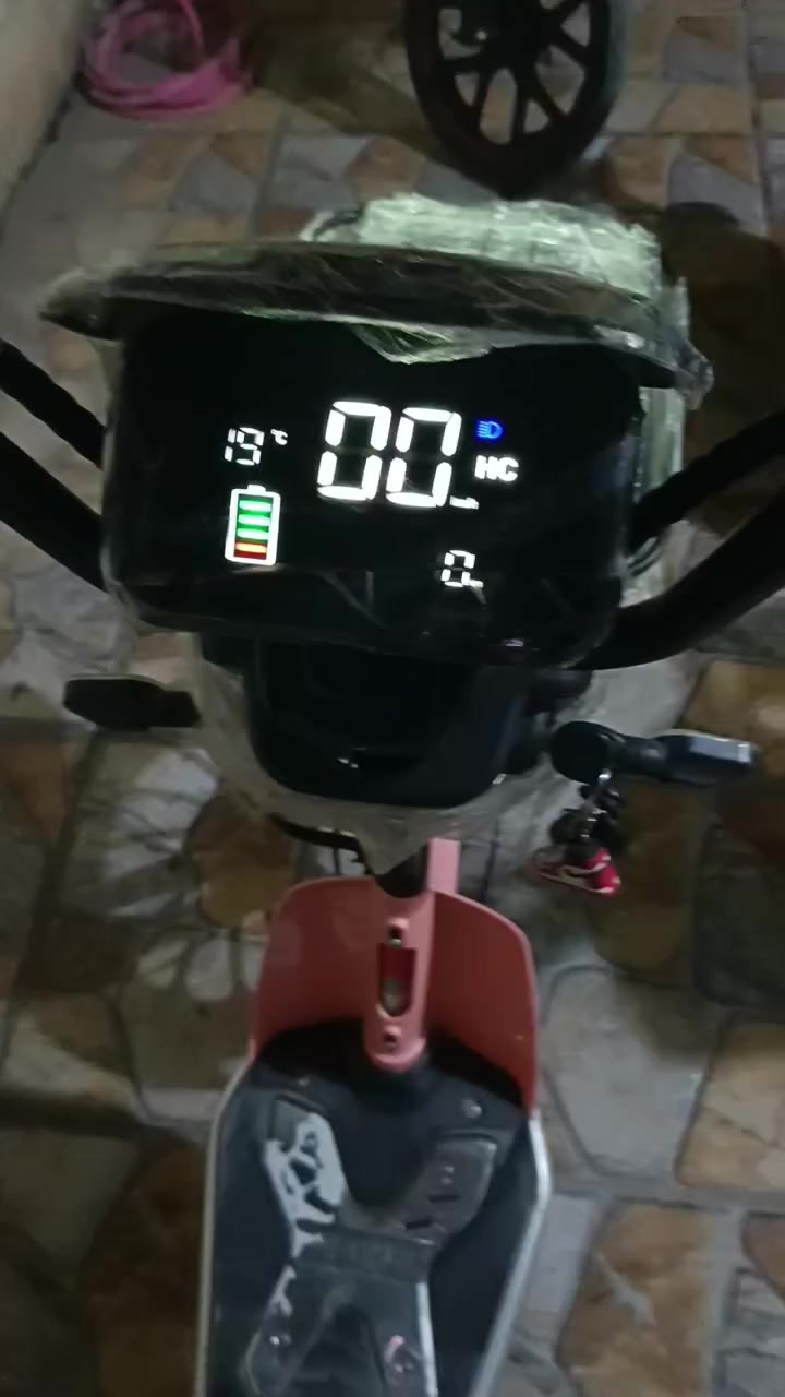 سلام عليكم.. شحن اربع بطاريات لون مميز وردي للبيع فول مواصفات  قفل تاير. قفل كشن. بلوتوث  البايسكل نضيف تاير جديد وبطاريات نضيفه سرعته  69 او70  السعر ٤٠٠ وبي مجال العنوان كركوك حي واسطي  رقم الهاتف ***********
