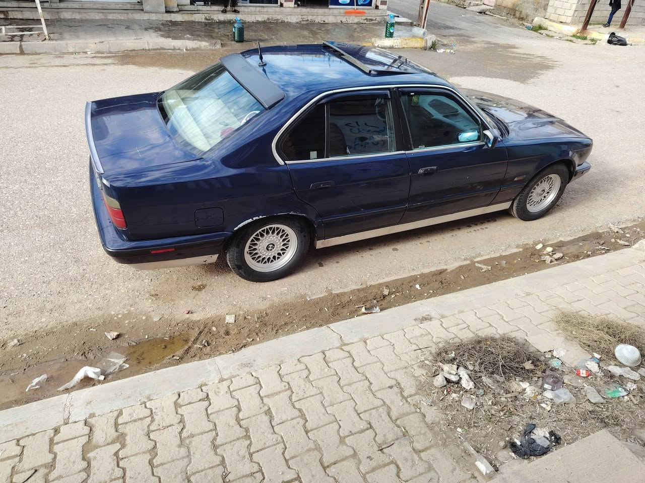 بي ام موديل 91فول كل شرط تبريد تدفئه كل شغال ودفتر بنزين بي  رقم جديد مكان السياره كركوك رقم الهاتف ***********  سعر 62 بي مجال
