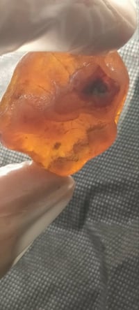 كهرمان طبيعي • قطعة