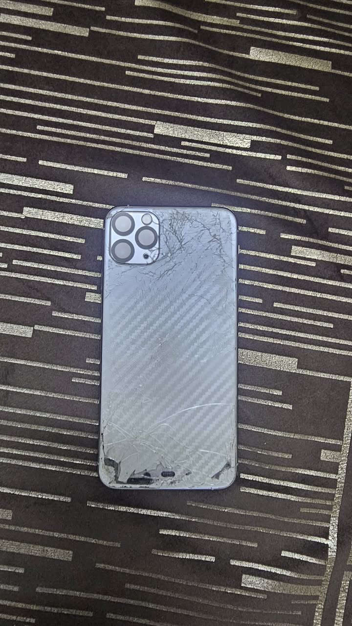 آيفون 11برو ماكس ذاكره 64مبدل شاشه وبطاريه وضهرة مكسور أبيع عله وضعه سعره 140مكانهة بغداد مدينه الصدر ***********
