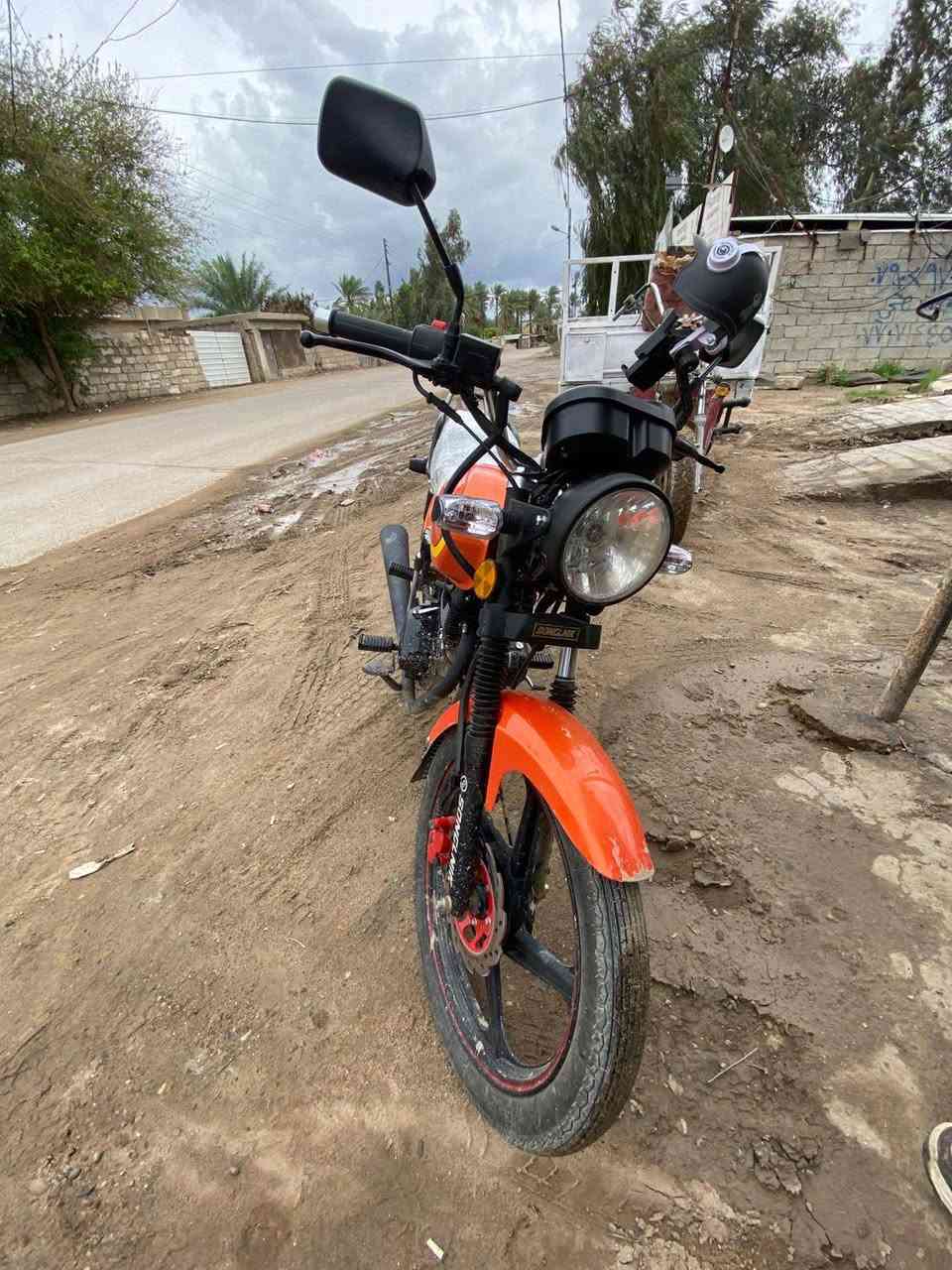 سلام عليكم
دراجه للبيع 
دايوان موديل 25
نضافه 100%
كلها شغاله صار شهرين من نزلتها من الرمبه اوراق كامله
بمليون وبيها مجال حيل قليل
مكانها  بغداد الدوره هورجب 
***********
