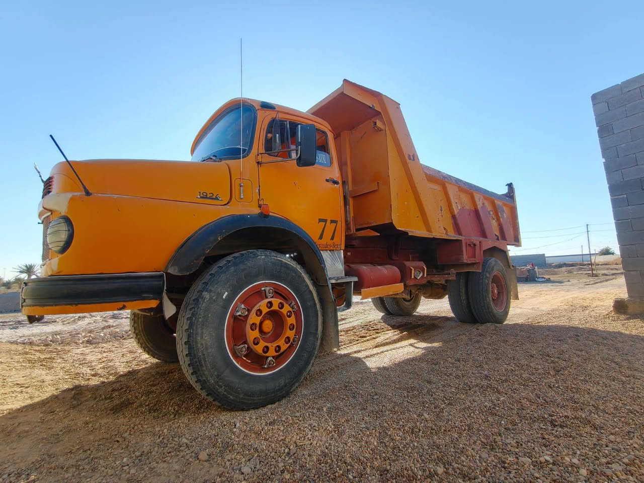 السلام عليكم 
للبيع 
تك اقجم مايلر 
موديل 66 محدثه 81
رقم انبار الماني تحويل 
محرك 55 جديد لك
كير 25 مكفول 
اكسل جي أف مكفول
شاصي مبطن داخل وخارج

السعر 29 وبيه مجال للشراي 

معرض العراق لبيع السيارات والآليات الثقيلة 
الانبار ـ الفلوجه معارض الخط السريع 
*********** - ***********
