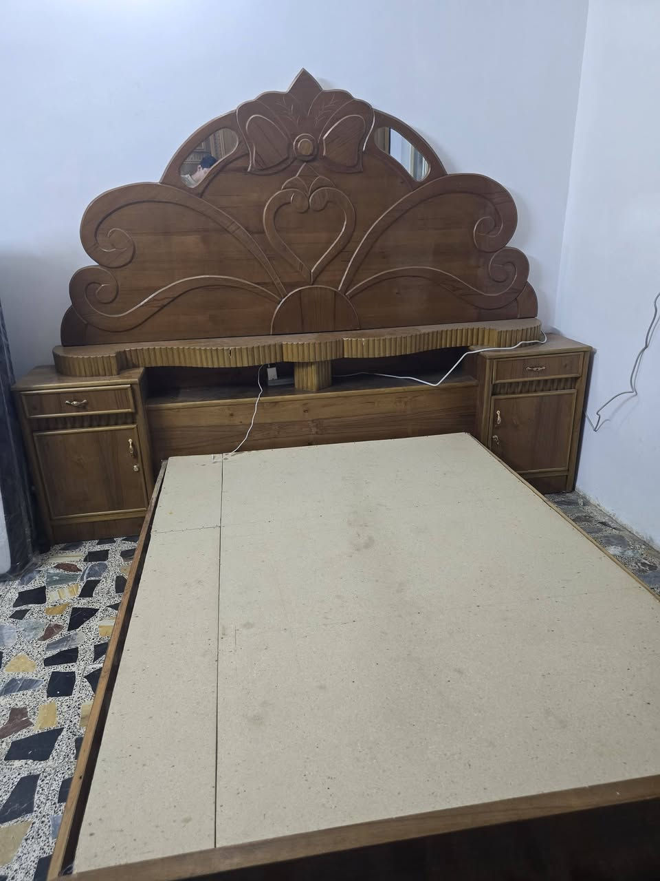 خرفت نوم صاج عراقية  نضيفة لعنوان بفداد *********** سعره ٧٠٠ وبيه مجال
