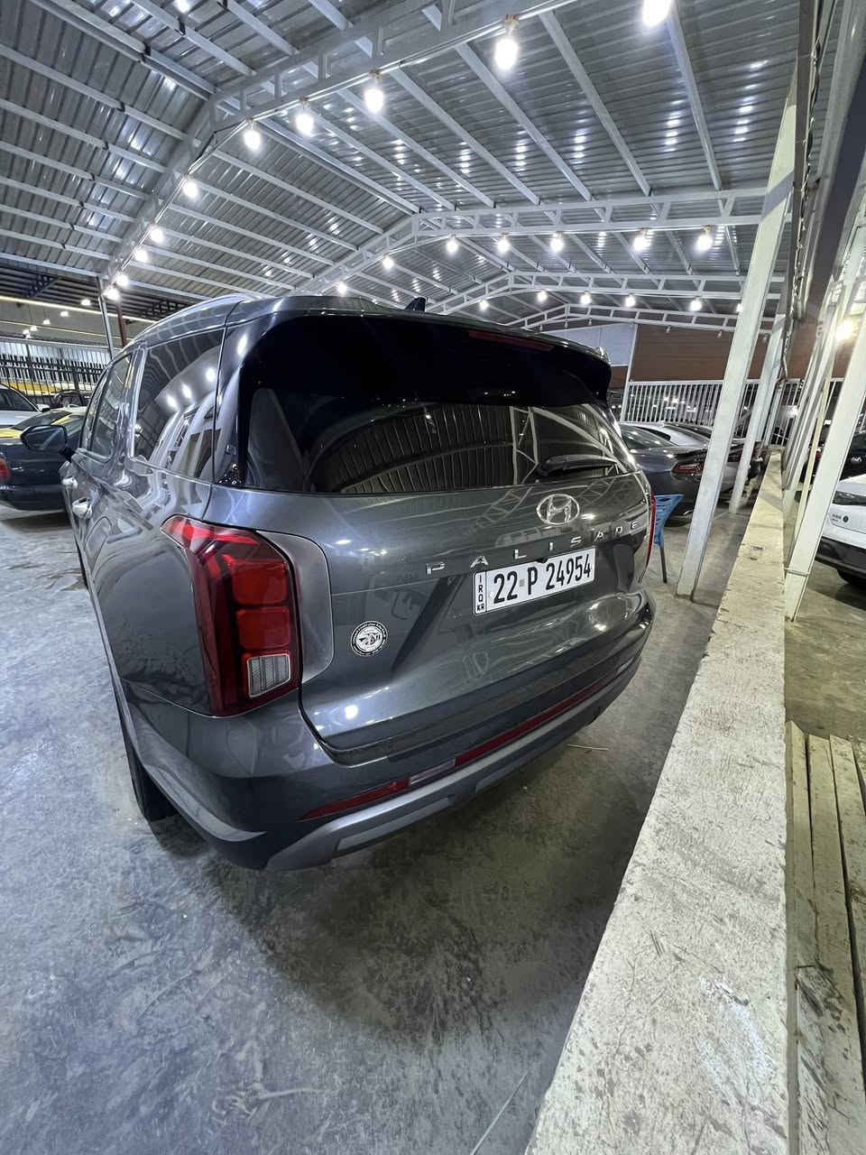 هيونداي باليسيد 2023 (Hyundai Palisade) سيارة دفع رباعي عائلية مجهزة بمحرك V6 سداسي الأسطوانات سعة 3.8 لتر يولد 291 حصاناً وعزم دوران 355 نيوتن.متر، أو محرك 3.5 لتر بقوة 277 حصاناً، مقترناً بناقل حركة أوتوماتيكي بـ 8 سرعات.
ملاحضه سياره وارد أمريكي حادثه جاملغ فقط 
ماشيه تقريبن ٣٠ ميل 
سياره جديده فول موصفات 
ترهم بيع مروس 
***********
***********
سعره اتصل خاص فقط وتساب
