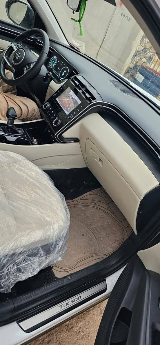 تحيه طيبه السلام عليكم ورحمة
توسان2024 خليجي 
ماشيه60 ألف 

تشغيل بصمة   

تشغيل عن بعد

سايد بريك دگمة   

كشنات كهرباء

اوتو هولد

بك لايت LED

كروس سرعه

بردات ابواب خلفية 

حساسات امامية + خلفية 

تحكم مقود كامل

بصمات عدد 2 

انارة ترحيب

نقطة نزول منحدرات. 

نظام مانع تزحلق 

شاحن موبايل واير ليس  

اشاير بالمري والمري شفط

مخرج AUX + USB‏

وضعيات قيادة
مكفوله  عده بيه بارد بل صندوك مئشر حك شبر 
رقم اربيل شرط تحويل مباشر225 وبيه مجال 
أي استفسار رقم صاحب السيار***********صلا الدين تكريت
