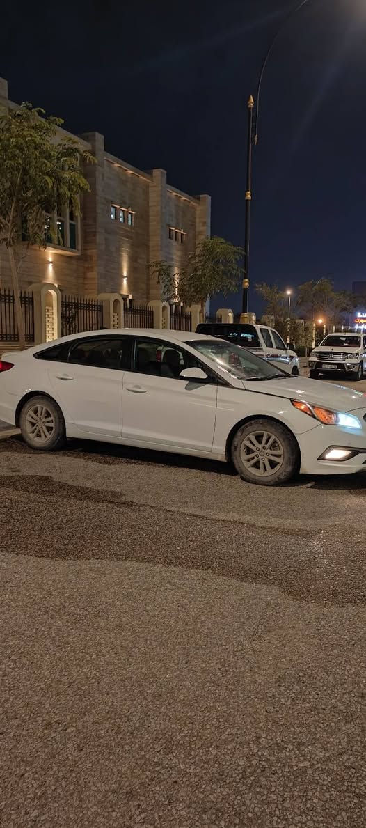 سلام عليكم سوناتا 2017 وارد امريكي ضربتها موضحه بلصور وبلعراق بيها تكشير صبغ  بلقماره والجنطه احنه معالجي ماشيه 150mi راعيها عربي بسمه كير ومكينه وتبريد ثلج حداديه نضيفه لايت زنون دواخل جديده مال جناي وهاي صورها كدامكم مكاني كربلاء *********** 
117 وبيها مجال
