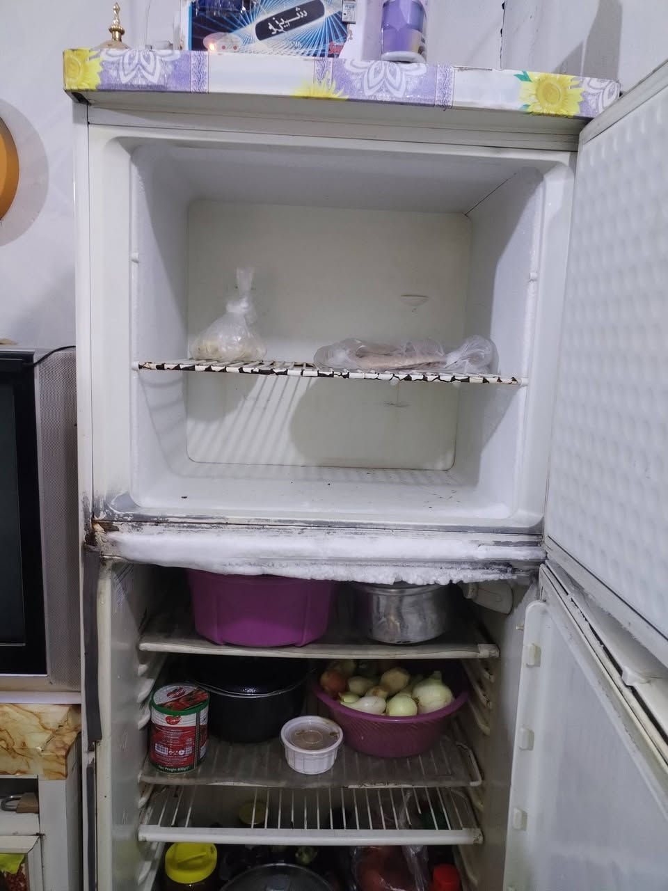 يوجد ثلاجه للبيع ***********
