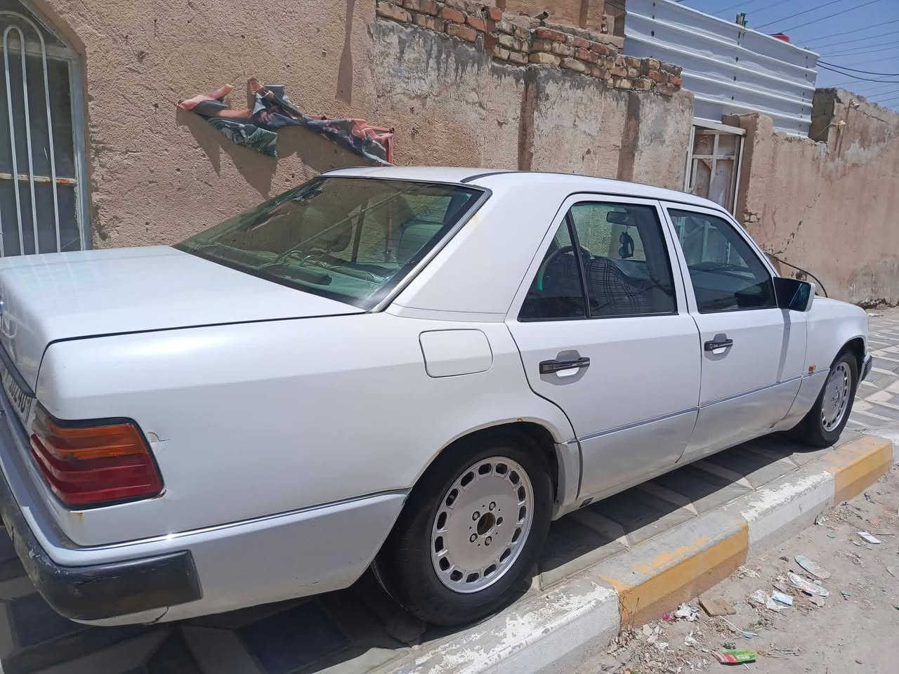 للبيع فقط
مارسدس دب 
السعر 50 وبيه مجال بسيط 
موديل 85 
محرك فيفيتي2500 
 كير جديد
تبريد ثلج 
سنوية لل30 
تخم تاير 
حداديه جديدهہّ 
قواعد دبلات
مكان السياره الناصرية قضاء كرمة بني سعيد 
الاتصال على الرقم ‭ ‭ ‭***********
