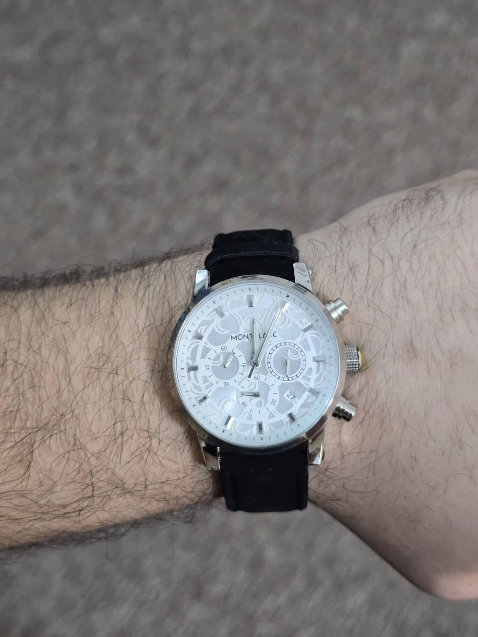 سلام عليكم 💙 تصفيه مقتنيات شخصيه ذمه بدون بخس وبدون تقيم رجاءا للحجز راسلني خاص
ساعة يد براند mont blanc* 🖤كوبي ماستر
مامستخدم ابببد الملحقات علبه وبطاقه و بروش وسير احتياط
السير شاموا قماش يحتاج تبديل لان متروك من سنين ومن عندي سوار جلد اصلي مرتب 

تصميم حلو وساعه شغاله والمكينه حلوه متوسط امتياز ياباني وليس المنشاء .. والساعه شغاله ١٠٠% وصورها موضح كلشي
شراي صحيح راسلي خاص مو تعليقات وبخس قطعه وحده 

السعر : ٨٥ الف وتوصيلها علي ❤️


**إذا كنت صاحب هذا الإعلان وتريد حذفه لأي سبب، رجاءا أرسل رسالة إلى الدعم الفني**