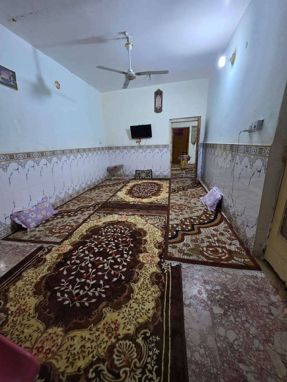 سلام عليكم
بيت للبيع مساحه 200م بالتفيج طاااابو

غرفتين 

صاله

استقبال 

مطبخ

صحيات خارجيه


**إذا كنت صاحب هذا الإعلان وتريد حذفه لأي سبب، رجاءا أرسل رسالة إلى الدعم الفني**