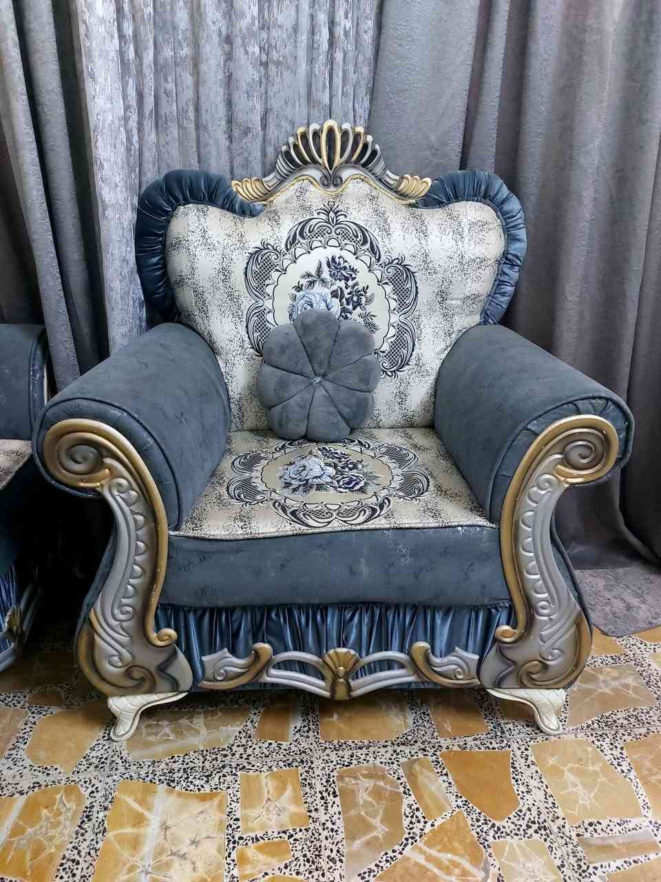 تخم عشر مقاعد للبيع نظيف تفاصيلة كما معروضة امامكم لون رصاصي فيلي السعر ٣٥٠ بي مجال بسيط مكاني بغداد #الغزالية شارع الضغط ***********
