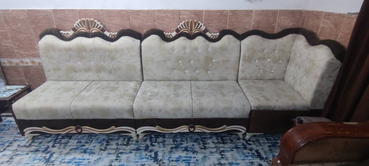 قنفات ملكيات نص تخم اربع قطع السعر 325 بيه مجال للطيبين
*********** مكان بصره جبيله
