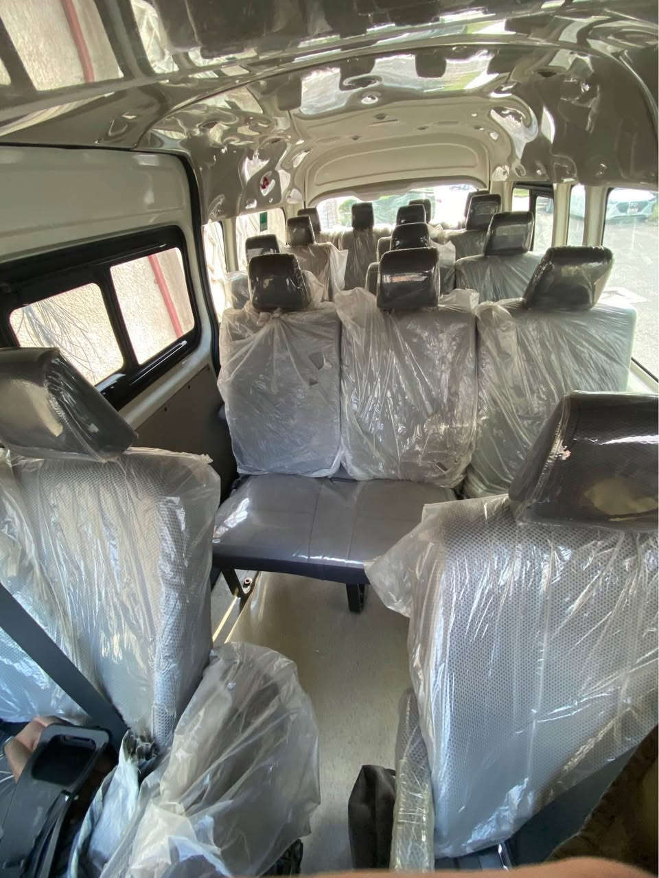 السعر _ 385 ورقه
تيوتا هايس موديل 2023 
دوشمه عام 
اضافه مراوح تقويه
درع امامي خلفي
سيبايا 
رقم بغداد جديد جديد
بيه ضربه بالصندوق مصلح نفسه 
باب الصندوق  الخلفي فقط ( فقط الباب )

رقم واتس موجود 

‭0786 660 6896‬ بغداد, العراق
