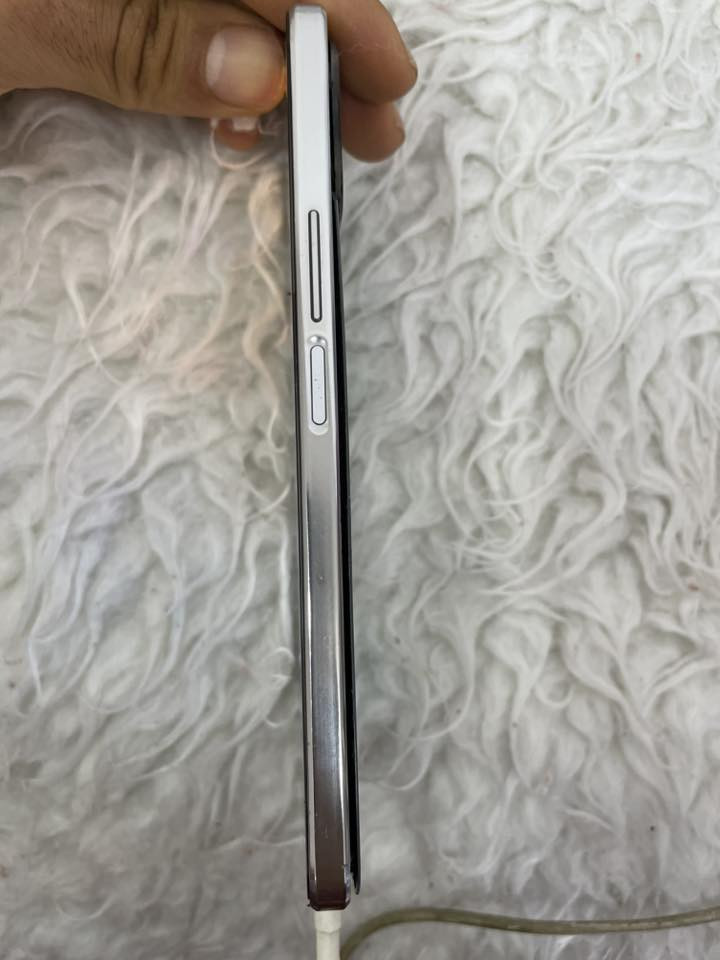 السلام عليكم شباب هونر اكس8الجهاز ذاكره 128باب اول اول مانزل أخذته  الجهاز بلاد بس شاشه مبدله وفريم ارقه نوعيه متواجد واتساب رقمي ***********السعر 60وبي مجال
