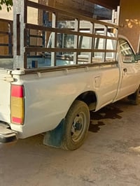 نيسان بيك إب  موديل 2002  رقم بغداد  السعر 70 وبيها مجال  للاستفسار 07...