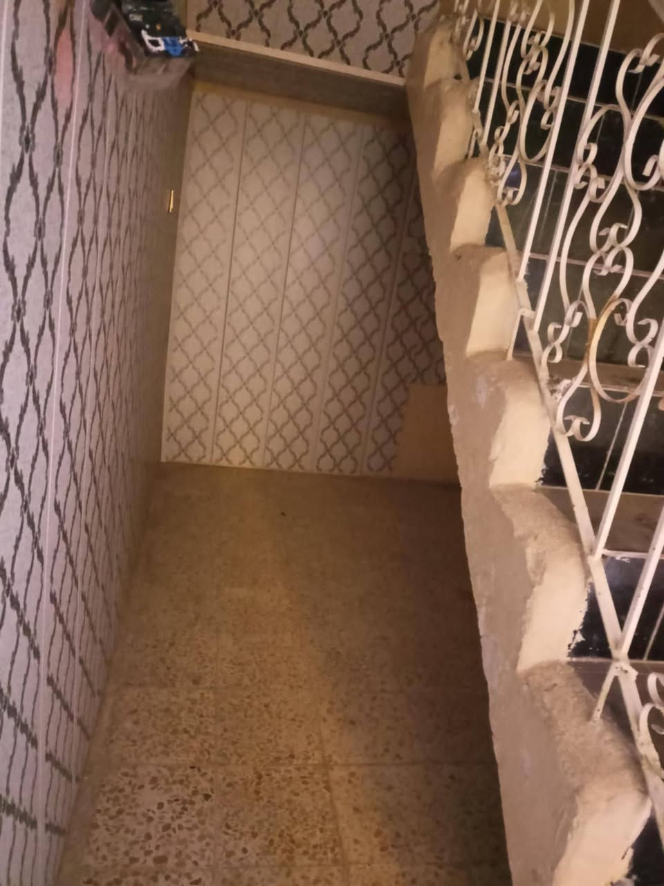 دار لليجار طابق ارضي منعزل 
بيت نظيف جدا 
يحتوى غرفتين نوم 
مطبخ 
استقبال 
صحيات 
كراج للسيارة 
عنوان كركوك منطقه الخضراء قرب من بانزين خانه الخضراء 
سعر ايجار بيت 350الف
مكتب عقارات العاصمة 
استفسار تواصل مع ارقام التاليه 
***********
***********
