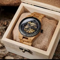 ساعة يد • للبيع