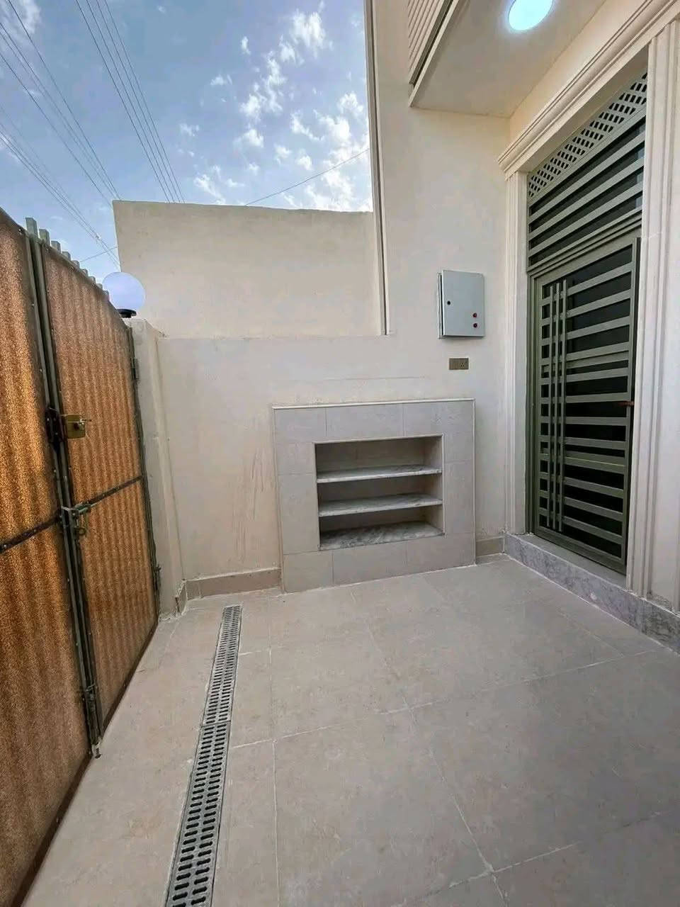 دار 🏡🏡للبـــــــــــــــــــــــــــــــــــــــــــــيع
المساحه 100🔷💧جاهز السكن 🥇طابو صرف ✅بناء حديث 💧

العنوان🟦 الشيشان قرب مدرسه ابو القاسم الخوئي 

للاستفسار الاتصال على الرقم 📞📲***********
