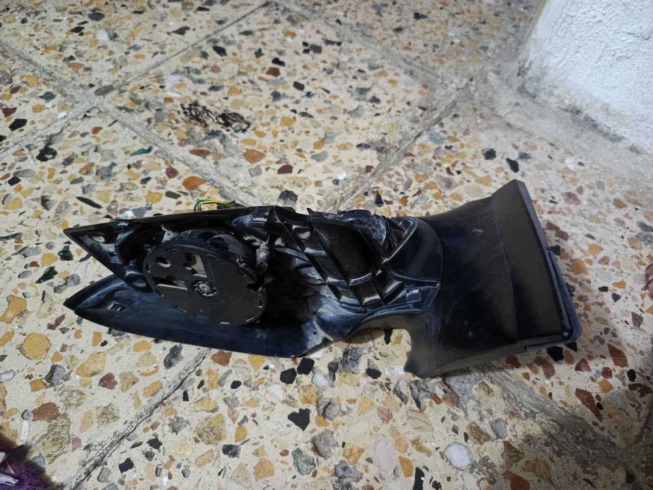 سلام عليكم هذني غراض اصليه مال اكسنت للبيع 
مسجل بلادي بلوتوث نضيف حيل ويا الإطار مالته 
مجول شغال ع فحص مال مكينه 1600 
حساس الطرق تفصيخ مال محرك 1600 اكسنت من 12 لل 16
مرايه جانبيه كامله كهربائيه يرادلها جامه وكفر شغاله مابيها شي مال اكسنت 13 
الي يريدهن يتصل ويدلل مكاني بغداد حي الجهاد ***********
