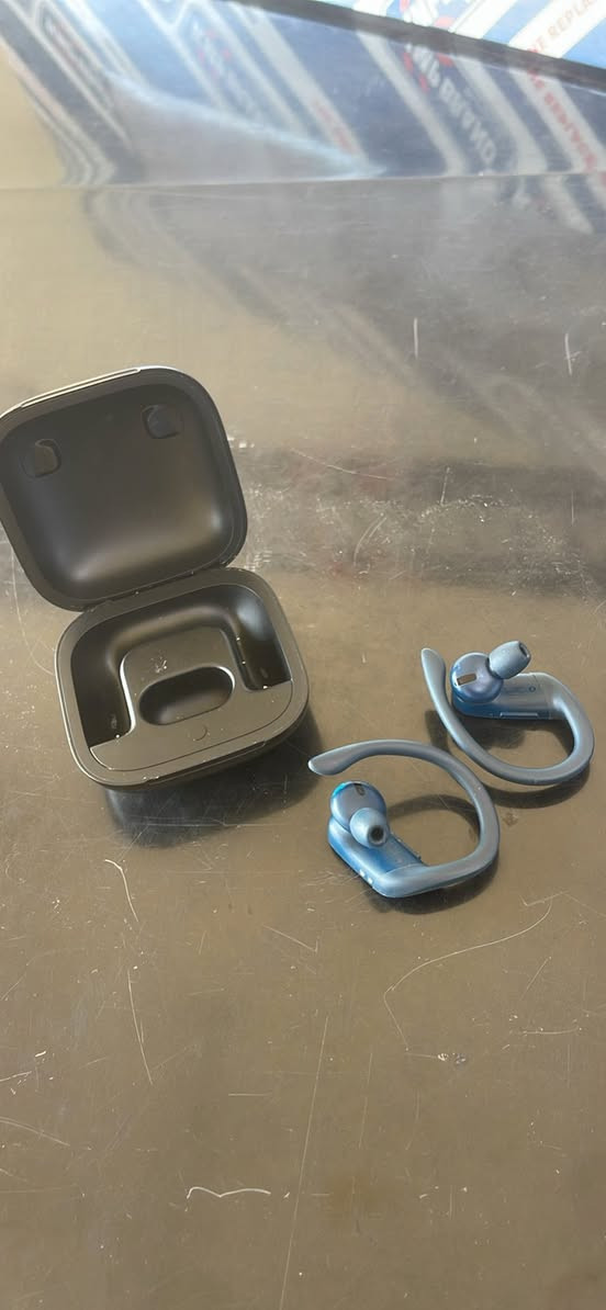 سماعات اير بود من شركه بيتس
Earbuds beats pro
الحاله جيده جدا 
السعر 85,000 الف


**إذا كنت صاحب هذا الإعلان وتريد حذفه لأي سبب، رجاءا أرسل رسالة إلى الدعم الفني**