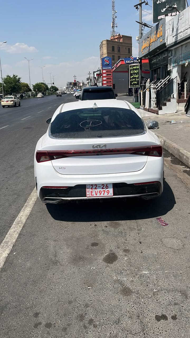 :

🚗 للبيع | Kia K5 موديل 2024 🤍

✅ موديل: 2024
✅ المحرك: 1.6 لتر تيربو GDI
✅ القوة: 180 حصان
✅ ناقل حركة: أوتوماتيك 8 سرعات
✅ نظام الدفع: أمامي (FWD)
✅ استهلاك وقود اقتصادي ومناسب للاستخدام اليومي.  

المواصفات:

* شاشة معلومات وترفيه مع Apple CarPlay وAndroid Auto
* كاميرا خلفية
* حساسات خلفية
* مثبت سرعة
* تشغيل بصمة (حسب الفئة)
* دخول ذكي
* مقود متعدد الوظائف
* مكيف أوتوماتيك ثنائي المناطق
* فرامل إلكترونية مع Auto Hold
* جنوط ألمنيوم
* إنارة LED أمامية وخلفية
* 6 وسائد هوائية
* نظام الثبات الإلكتروني (ESC)
* مانع انغلاق الفرامل (ABS)
* نظام المساعدة عند صعود المرتفعات (Hill Assist).   تترقم اربيل بيها رقم كاتي المكان اربيل بيها باب السكن مبدل جاملغ مصبوغ السعر 170
*********** أربيل, العراق
