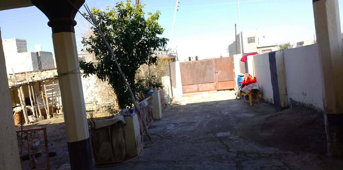 اسلام عليكم شباب بيت للبيع ٣٠٠متر   طاابو ملك صرف  بيت جبير وحلو قرفتين نوم واستقبال ومطبخ وهوول جبير مكان ديالى غالبية سيف سعد قرب شارع ٣٠ بيت خير من الله سعرة ٥٥وبيه مجال قليل شراي يتصل علرقم ***********وهاذة الثاني بيه واتساب ***********
