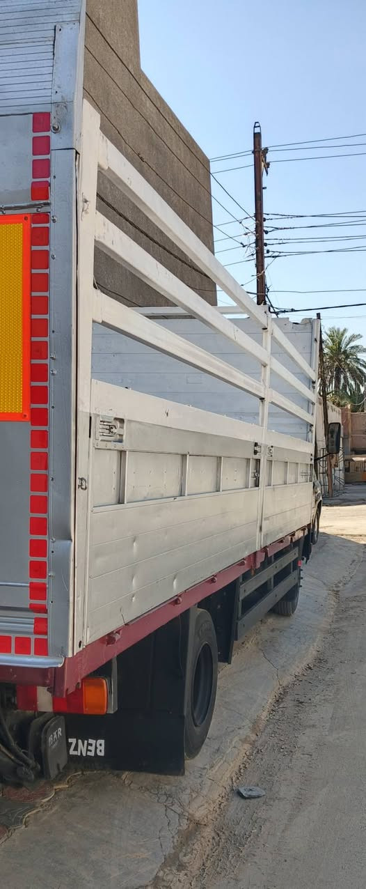 للبيع البه موديل 1992 سته برغي ومكينه سته بستم طول سته وربع بدي فرشه حديد وجسور شيلمان باب جك تخم تاير وسبير كلهن جدد كهربائيات كلها شغاله دشبول والساعات سياره صبغ عام اثر جراد بدون ضربه رقم ديالى مشروع وطني تحويل ثاني يوم  مكان بغداد للاتصال *********** رجاءا الموشراي لا يتصل ولا يعلق
