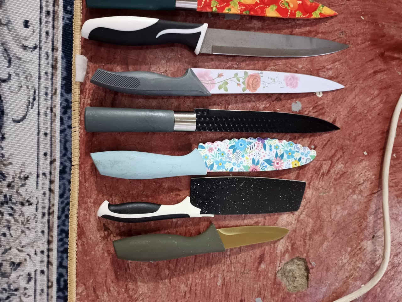 سكاكين🔪🔪🔪 للبيع عدد 11 سكاكين أوربي سعر كلهم 17 ألف مكاني كركوك حي العسكري ***********
