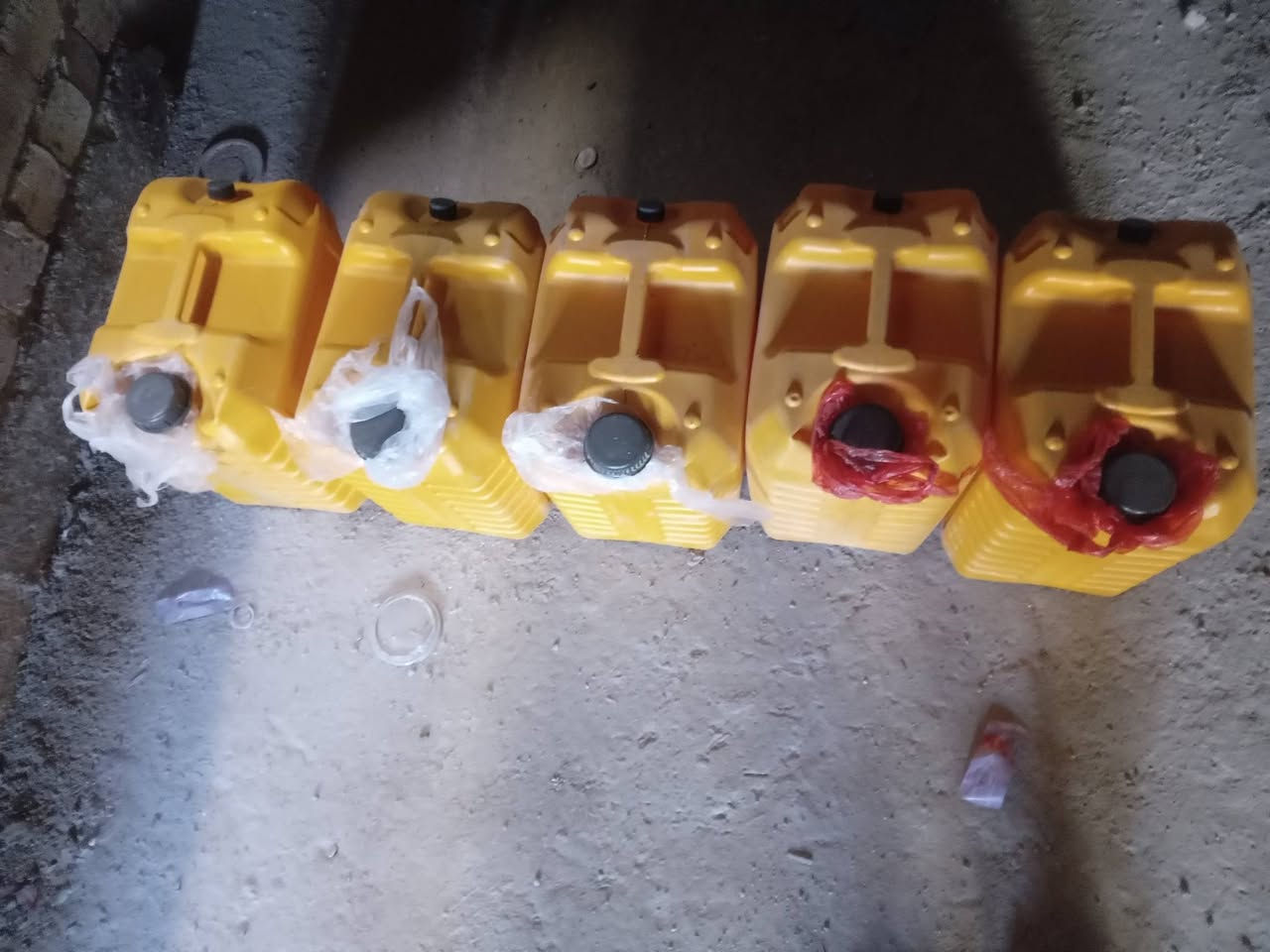 سلام عليكم يوجد نفط البيع تجاري اليوم ترستهن مكاني الدوره حي دجله زراعي وهاذ رقم الهاتف التواصل ويوجد واتساب*********** ويوجد توصيل البابك موجود
