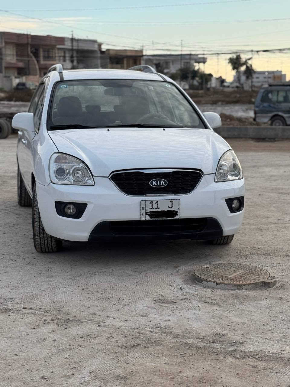 كيا كارنز 12 بغداد الدولي باسمي 
السياره جديده كير ومكينه خير من الله تدفئه وتبريد تخم تاير جديد السياره حلوه وبيها قطعتين صبغ موضح بلفيديو مكان السياره ديالى الخالص السعر 125 للاستفسار. ***********
