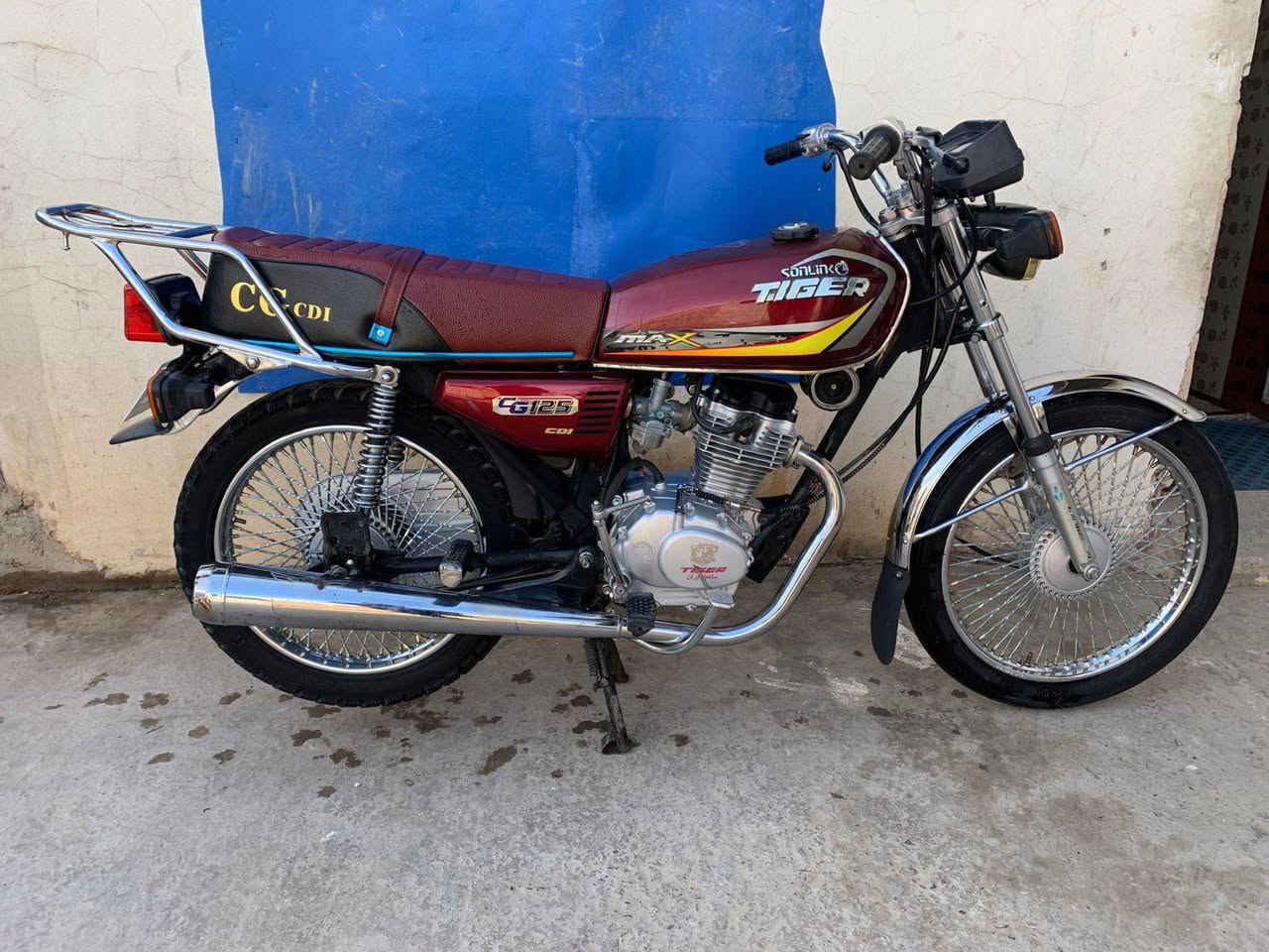 تايكر 20 باب الاول 
محرك مفتوح كهربائيات كلها شغالة
اي نقص مبي النظافة مثل ماموضح 100%
ماطور كله بلادي

 السعر خاص 
مكاني تكريت 
***********
