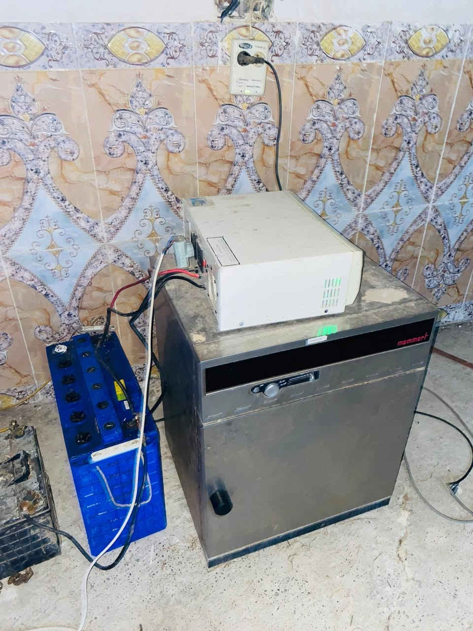 السلام عليكم للبيع مفقسه فول توماتيك تحوي ١٦٨ بيضه مع عاكسة كهرباء ماكسما عشره امبير وبطاريه ميتين امبير ***********
