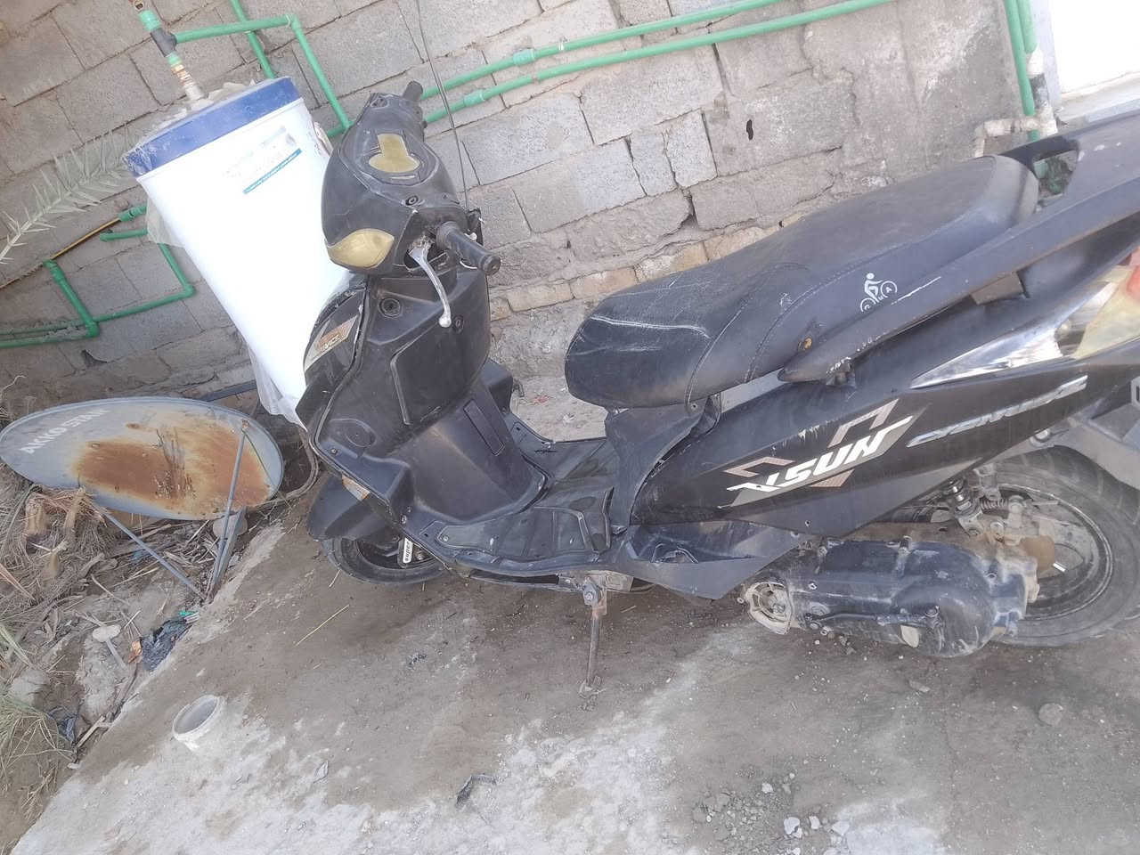 السلام عليكم دراجه سكنس للبيع ما بيه نقص. باتري سياره بيه بوشه 50.كهربائيات كامله دراجه ما بيه نقص مكاني سوق الشيوخ قرب مدرسه شريف الرضي السعر 150 رقمي ***********
