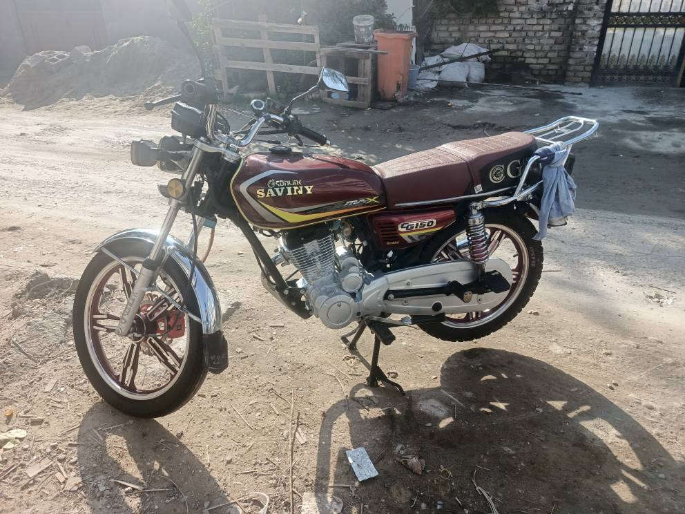 دراجه لبيع سيفان خمسه كير موديل 24 ما نقصه اي شي دراجه كامله مكمله ونضيفه تنكر سلف وتطلع السعر 700 وبيه مجال والشراي يتصل ويدلل ‏‪***********‬‏
