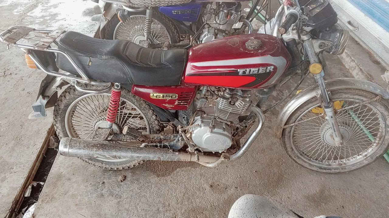 سلام عليكم دراجة للبيع موديل 21 أصولي أوراق 3
كل نقص مابيها كامله سعر 400قفل مكان واسط صويرة ***********
