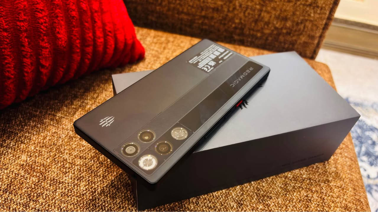 🔥 للبيع موبايل ألعاب قوي – RedMagic 11 Pro 🔥

📱 الموديل: RedMagic 11 Pro  
💾 الذاكرة: 256GB  
⚡ الرام: 12GB + 12GB رام افتراضي  
🧠 المعالج: Snapdragon 8 Elite (أقوى معالج للأندرويد حالياً)  

📺 الشاشة: AMOLED بحجم كبير مع معدل تحديث 144Hz لفريمات عالية وسلاسة بالألعاب  
🔋 البطارية: 6500mAh تدوم لساعات لعب طويلة  
❄️ نظام تبريد مدمج مع مروحة مخصص للألعاب الثقيلة

🎮 يشغل ألعاب  بسلاسة وفريمات عالية.

📦 الحالة: نظيف جداً مثل الجديد 

💰 السعر: مناسب وقابل للنقاش للجادين السعر 900 مكاني النجف. 
📩 **التواصل خاص النجف, العراق


**إذا كنت صاحب هذا الإعلان وتريد حذفه لأي سبب، رجاءا أرسل رسالة إلى الدعم الفني**