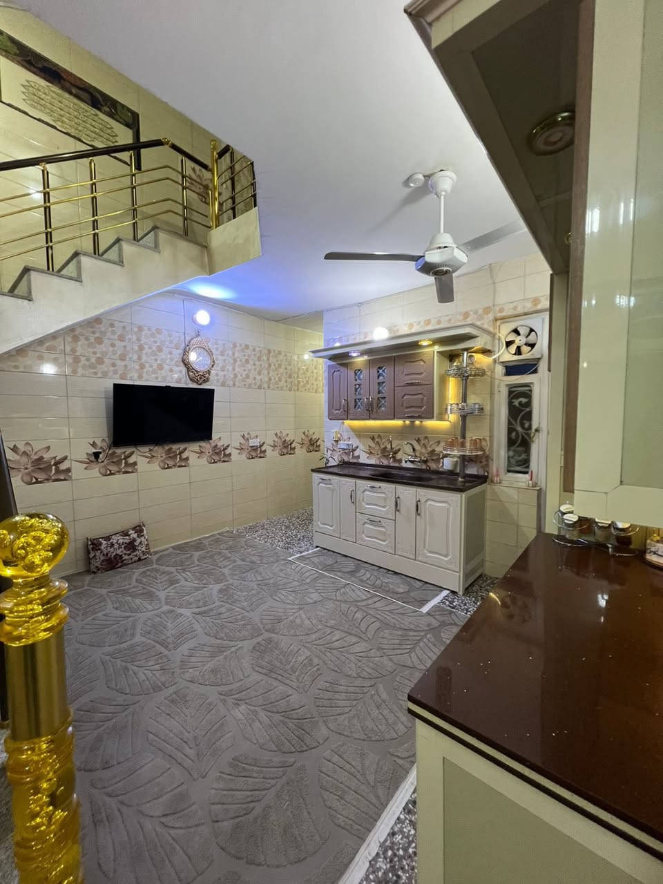 السلام عليكم
بيت للبيع
تفاصيل البيت 
طابقين 
يتكون الطابق الاول من
استقبال ومطبخ حراري وصاله وغرفة نوم
مع حمامات كامله
الطابق الثاني غرفتين نوم وحمام وصاله
وبيتونه وسطحين
البيت بناء درجة اولى مثل ما معروض كدامكم 
العنوان :
اربع شوارع خلف ازياء عبود 
كاع حجي جعفر طابو زراعي سند 25 
السعر 180 وقابل للتفاوض 
 🔴 للاستفسار على الرقم 
اتصال او واتساب 

‭0771 719 9418‬
