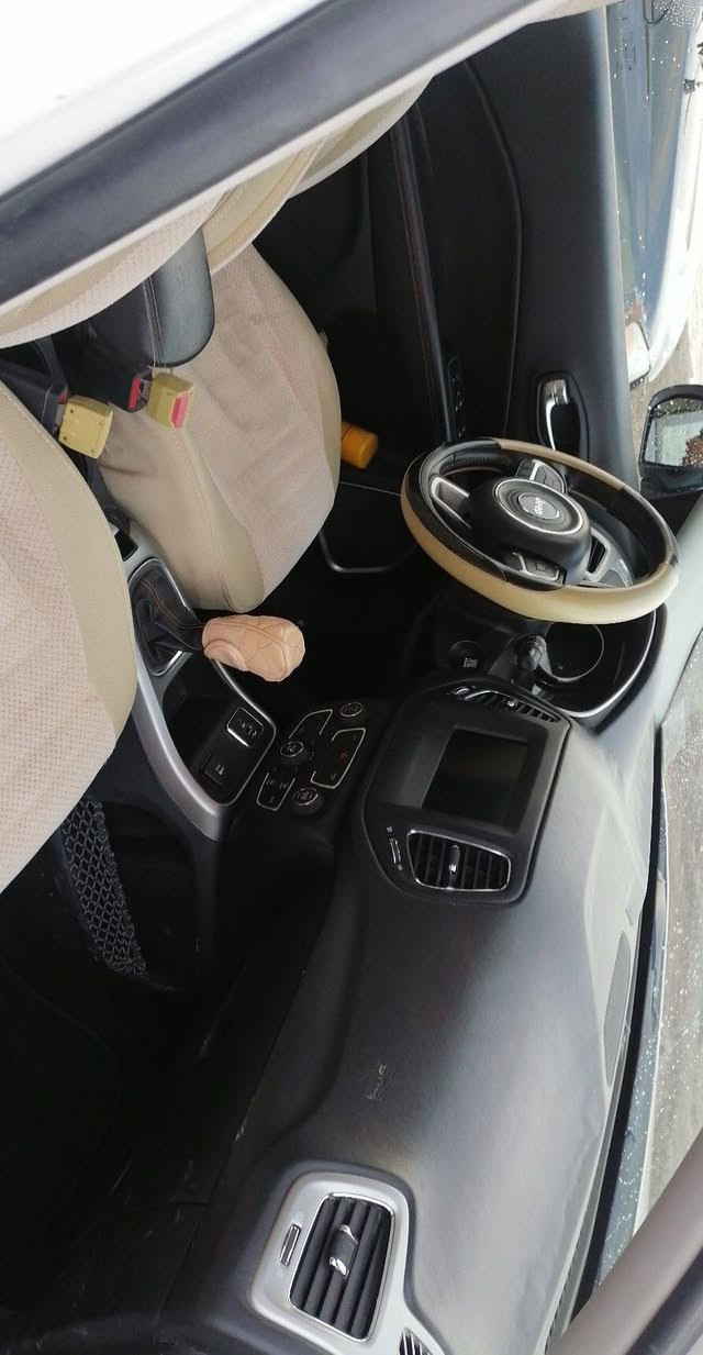 السلام عليكم جيب كومباس 2020 بصمه حره تحويل ثاني مواصفات جيب معروفه سياره تخبل جديده مابيهااي نقص رقمها ذي قار مكاني النصر رقمي *********** سعرها 135 بيها مجال
