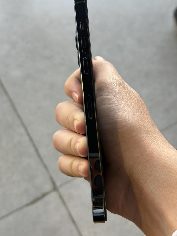 ايفون 12 برو ماكس
للبيع او للمراوس بأيفون 
ذاكرة 128 
مبدل بس شاشة 
باتري 76 قطاره 
فيس ايدي متوقف
كاميرات شوية بيها وسخ بس الواسعة كلشي مابيها
لاستفسار
‭0781 182 6245‬
