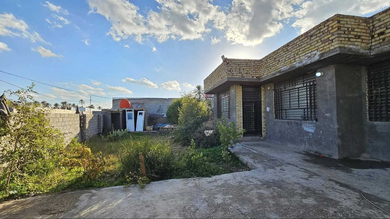 فقط العندة فلوس نقد يتصل
✅نصف ️دونم للبيع واجهه 40 م
مع بيت 200 م طابق واحد طابوق
3 غرف نوم، أستقبال، صالة، مطبخ 

✅متوفرة كافة الخدمات 
تبليط، ماء، كهرباء، مدارس 
طابو سند 25 تحويل بالطابو

✅️الموقع كربلاء - شارع رابط 
الزبيلية قرب( مستوصف طنوبة )
يبعد من مركز مدينة كربلاء 15 كم 

💰السعر 150 مليون عقاري كربلاء 

📞 إتصل الآن:  ***********
