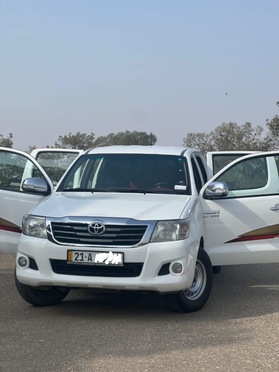 تويتا هيلوكس 2013 كلين.  گير عادي مكفولة كفالة عامة.     4 جام كرباء.     محرك گير بشرت ما مفتوح.    4 تيات جديد بدون مصرف.     سنوي جديد.     لحد 2028.           رقم سليماني بيها شوية بارد.   بعد مابي اي شي.  مكفولة. 

مكان/قريب كركوك. 
سعر /218 مجال.  
رقم/‭0772 943 8696
