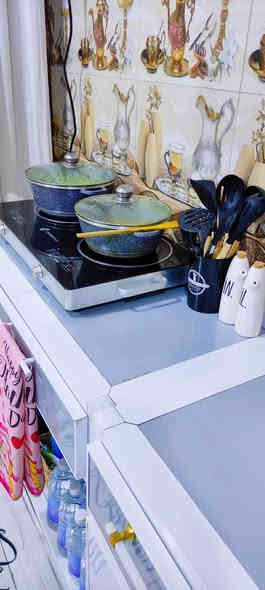 كاونتر المنيوم جديد 
اللون : ابيض ورصاصي فاتح 
الحجم : متر صافي 
متكون من مجر حجم كبير + خانة + بيت للمايكرويڤ 
السعر : ١٠٠ الف وبيه مجال
الاستفسار ***********
المكان الناصريه الحولي
